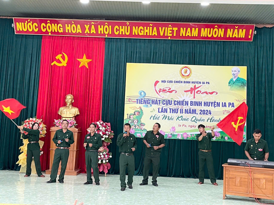 Các tiết mục tham gia Liên hoan Tiếng hát Cựu chiến binh đều mang âm hưởng hào hùng. Ảnh: Vũ Chi Các tiết mục tham gia Liên hoan Tiếng hát Cựu chiến binh đều mang âm hưởng hào hùng. Ảnh: Vũ Chi