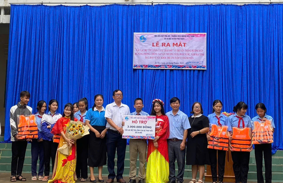 Ra mắt Câu lạc bộ Thủ lĩnh của sự thay đổi tại Trường THCS Hoàng Hoa Thám. Ảnh: V.C Ra mắt Câu lạc bộ Thủ lĩnh của sự thay đổi tại Trường THCS Hoàng Hoa Thám. Ảnh: V.C