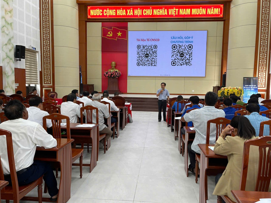 Quang cảnh buổi tập huấn kỹ năng số cho tổ công nghệ số cộng đồng. Ảnh: Vũ Chi Quang cảnh buổi tập huấn kỹ năng số cho tổ công nghệ số cộng đồng. Ảnh: Vũ Chi