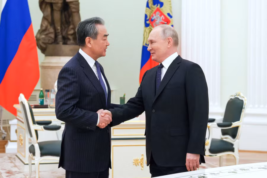 Ông Vương Nghị gặp Tổng thống Putin ngày 22/2 tại Điện Kremlin. Ảnh: Reuters