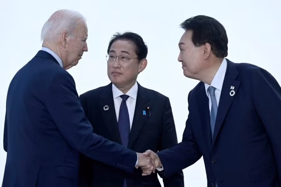 Tổng thống Mỹ Biden, Thủ tướng Nhật Bản Kishida và Tổng thống Hàn Quốc Suk-yeol. Ảnh: AFP
