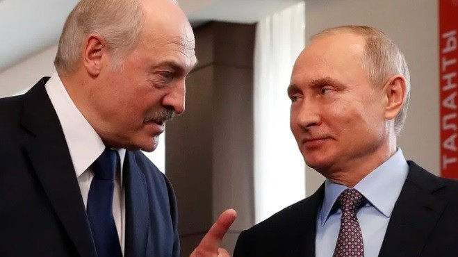 Tổng thống Belarus và Tổng thống Nga. Ảnh: Reuters