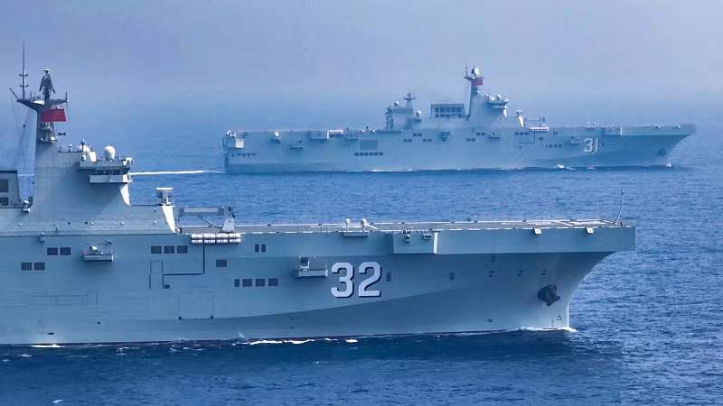 Tàu đổ bộ Trung Quốc tham gia tập trận. Ảnh: VCG-China Daily
