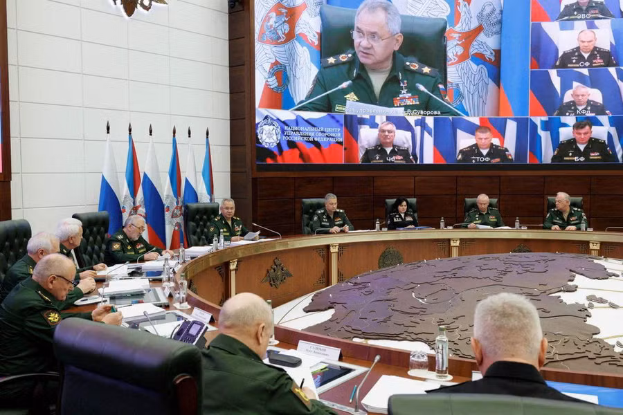 Ông Shoigu họp với các tướng lĩnh hàng đầu Nga với sự có mặt của Đô đốc Sokolov hôm 26/ 9 Ảnh: Reuters