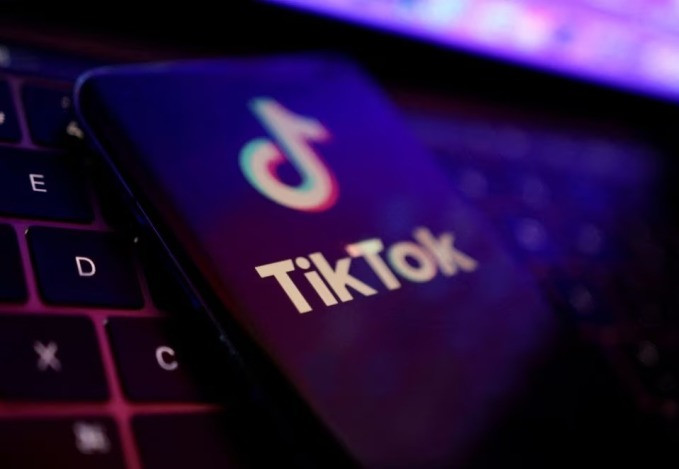 Biểu tượng Tik Tok trên điện thoại thông minh. Ảnh: Reuters Biểu tượng Tik Tok trên điện thoại thông minh. Ảnh: Reuters
