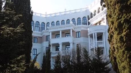 Tài sản của các nhà lãnh đạo và doanh nhân Kiev bị quốc hữu hóa và bán đấu giá. Ảnh: GDTĐ