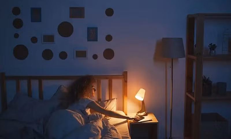 Ánh sáng ban đêm gây tác hại cho sức khỏe tâm thần. Ảnh: Getty Images