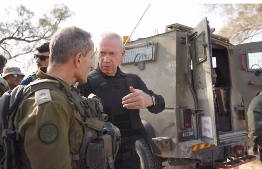 Bộ trưởng quốc phòng Israel Yoav Gallant tới biên giới Dải Gaza kiểm tra tình hình ngày 1-11. Ảnh: AP