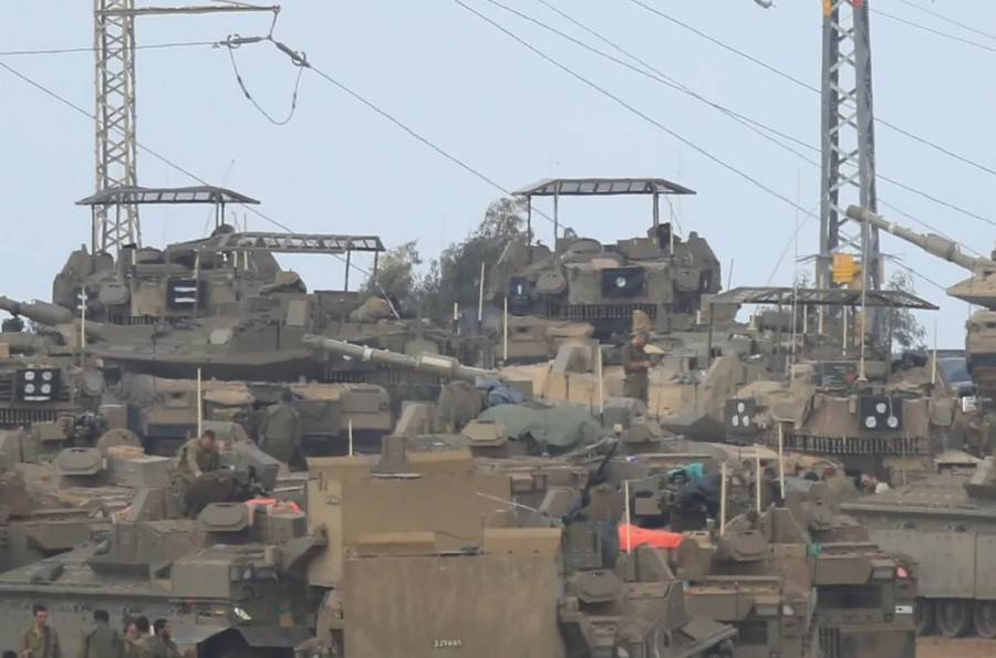 Xe tăng Israel tập kết ở khu vực biên giới với Dải Gaza sẵn sàng để tấn công. Ảnh :Anodolu Agency Xe tăng Israel tập kết ở khu vực biên giới với Dải Gaza sẵn sàng để tấn công. Ảnh :Anodolu Agency