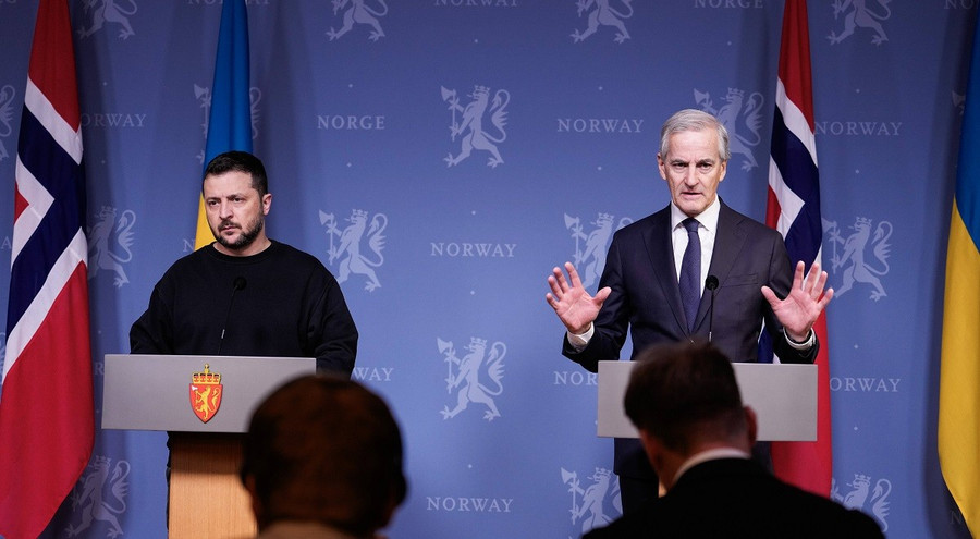 Tổng thống Ukraine Zelensky và Thủ tướng Na Uy Har Store tại cuộc họp ở Oslo mới đây. Ảnh: PAP Tổng thống Ukraine Zelensky và Thủ tướng Na Uy Har Store tại cuộc họp ở Oslo mới đây. Ảnh: PAP