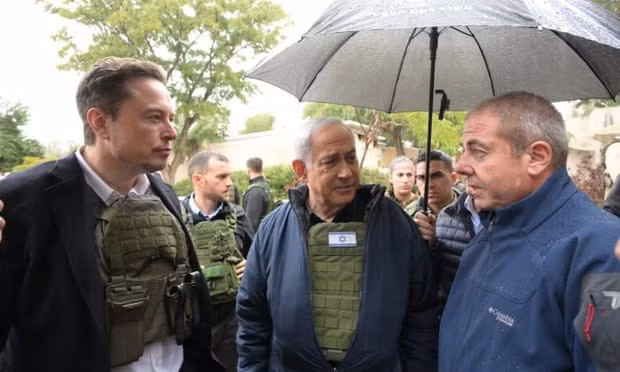 Tỷ phú E. Musk (trái) và Thủ tướng Israel B. Netanyahu trong chuyến thăm Israel ngày 27-11. Ảnh: Anadolu Tỷ phú E. Musk (trái) và Thủ tướng Israel B. Netanyahu trong chuyến thăm Israel ngày 27-11. Ảnh: Anadolu