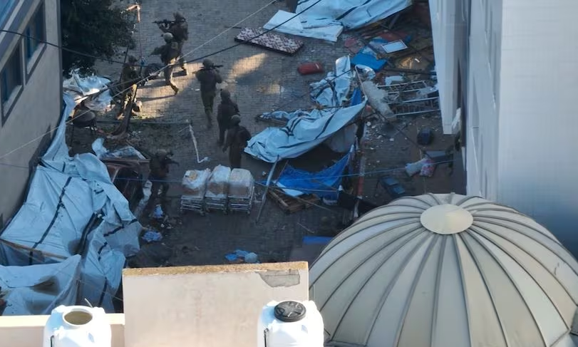 Binh sỹ Israel tiến vào bệnh viện Al Shifa. Ảnh: IDF