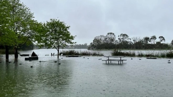 Ngập lụt ở thành phố Sale, bang Victoria. Ảnh: LDO Ngập lụt ở thành phố Sale, bang Victoria. Ảnh: LDO