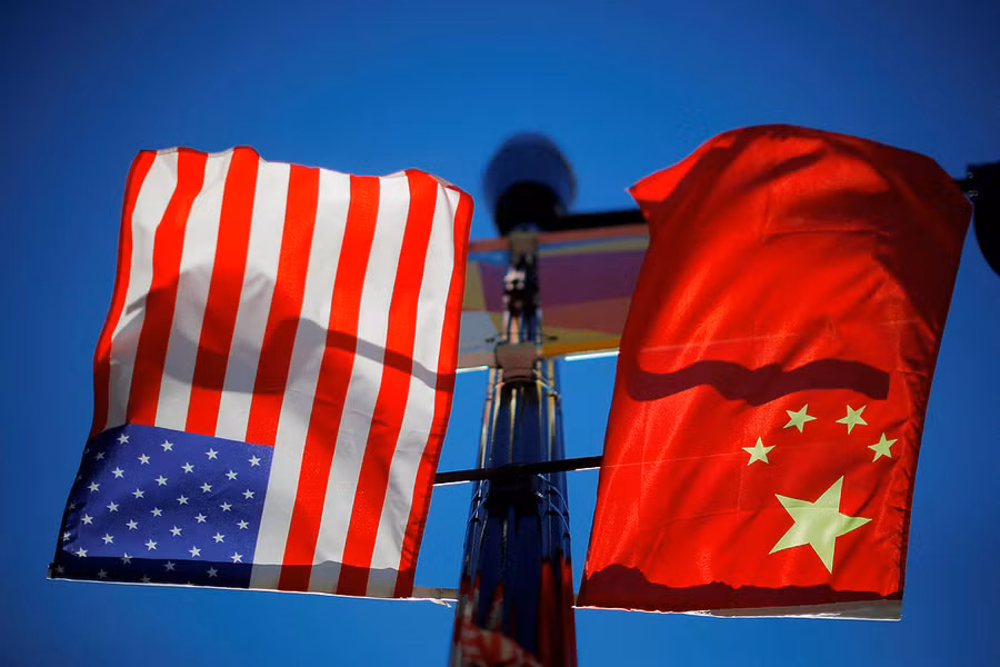 Cờ Mỹ và cờ Trung Quốc. Ảnh: VNN.vn Cờ Mỹ và cờ Trung Quốc. Ảnh: VNN.vn