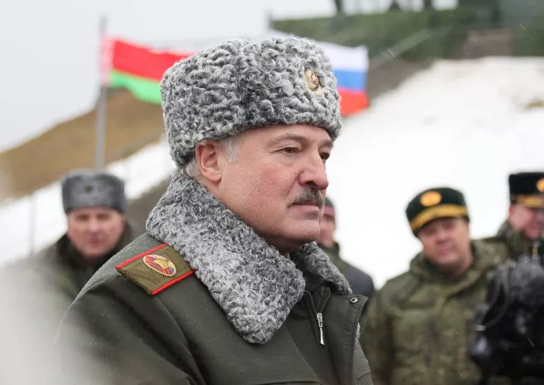 Tổng thống Belarus Lukashenko trong một cuộc tập trận hồi tháng 2-2022. Ảnh: Getty