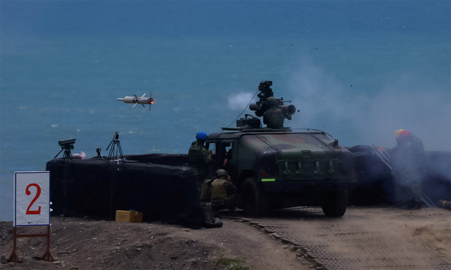 Binh sỹ phòng vệ Đài Loan phóng tên lửa chống tăng trong một đợt diễn tập. Ảnh: Reuters Binh sỹ phòng vệ Đài Loan phóng tên lửa chống tăng trong một đợt diễn tập. Ảnh: Reuters