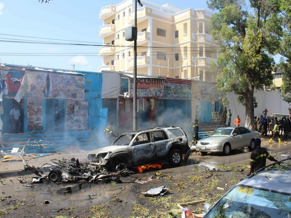 Hiện trường một vụ đánh bom ở Somalia. Ảnh minh họa: THX/TTXVN