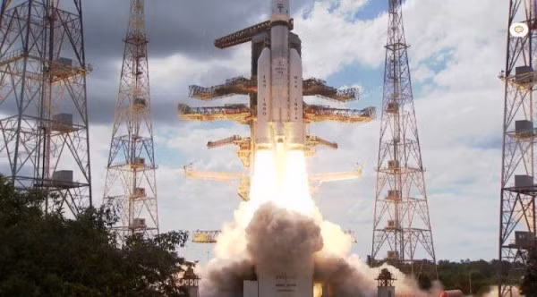 Tên lửa mang theo tàu vũ trụ Chandrayaan- 3 phóng lên ngày 14/7. Ảnh: ISRO Tên lửa mang theo tàu vũ trụ Chandrayaan- 3 phóng lên ngày 14/7. Ảnh: ISRO