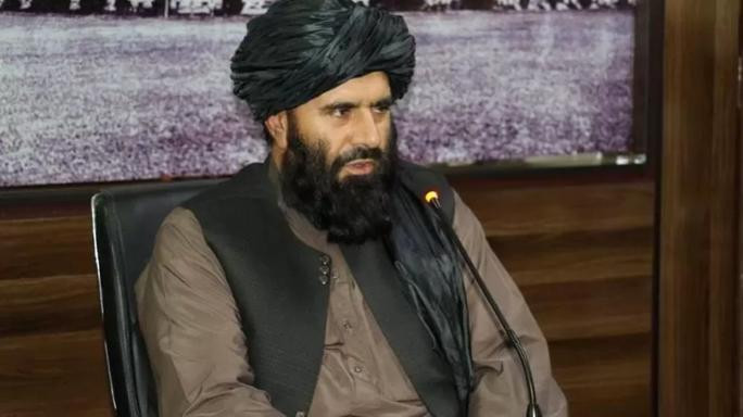 Tỉnh trưởng Mzammil tại văn phòng làm việc trước khi bị sát hại. Ảnh: BBC Tỉnh trưởng Mzammil tại văn phòng làm việc trước khi bị sát hại. Ảnh: BBC