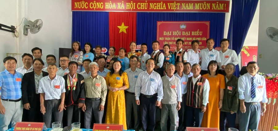 Ủy ban MTTQ Việt Nam xã Phú Cần khóa IX, nhiệm kỳ 2024-2029 ra mắt Đại hội. Ảnh: Thanh Tâm