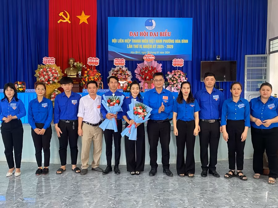 Ủy ban Hội LHTN Việt Nam phường Hòa Bình khóa IV, nhiệm kỳ 2024-2029 ra mắt Đại hội. Ảnh: Trọng Tiến