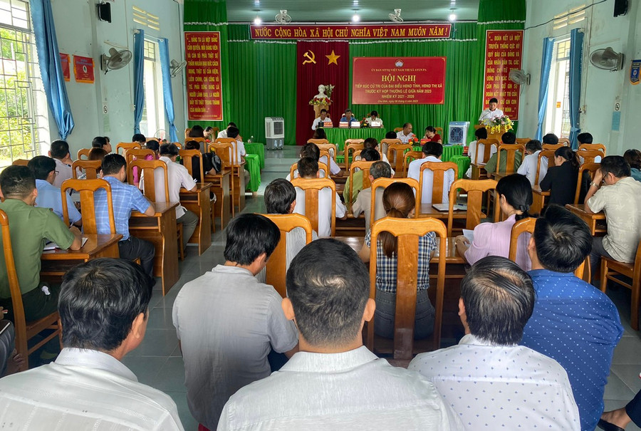 Quang cảnh buổi tiếp xúc cử tri tại xã Chư Băh, thị xã Ayun Pa. Ảnh: Nguyễn Sang Quang cảnh buổi tiếp xúc cử tri tại xã Chư Băh, thị xã Ayun Pa. Ảnh: Nguyễn Sang