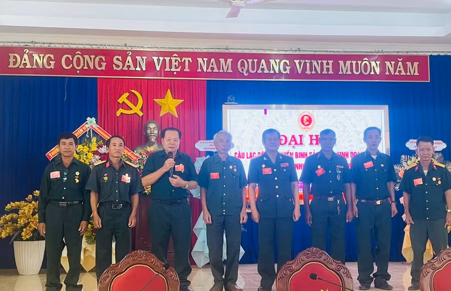 Ban Chấp hành Câu lạc bộ Cựu chiến binh sản xuất, kinh doanh giỏi huyện Krông Pa khóa III ra mắt đại hội. Ảnh: Vũ Chi