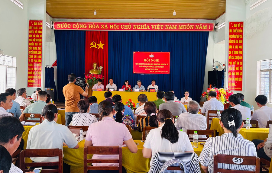 Quang cảnh buổi tiếp xúc cử tri. Ảnh: Vũ Chi Quang cảnh buổi tiếp xúc cử tri. Ảnh: Vũ Chi