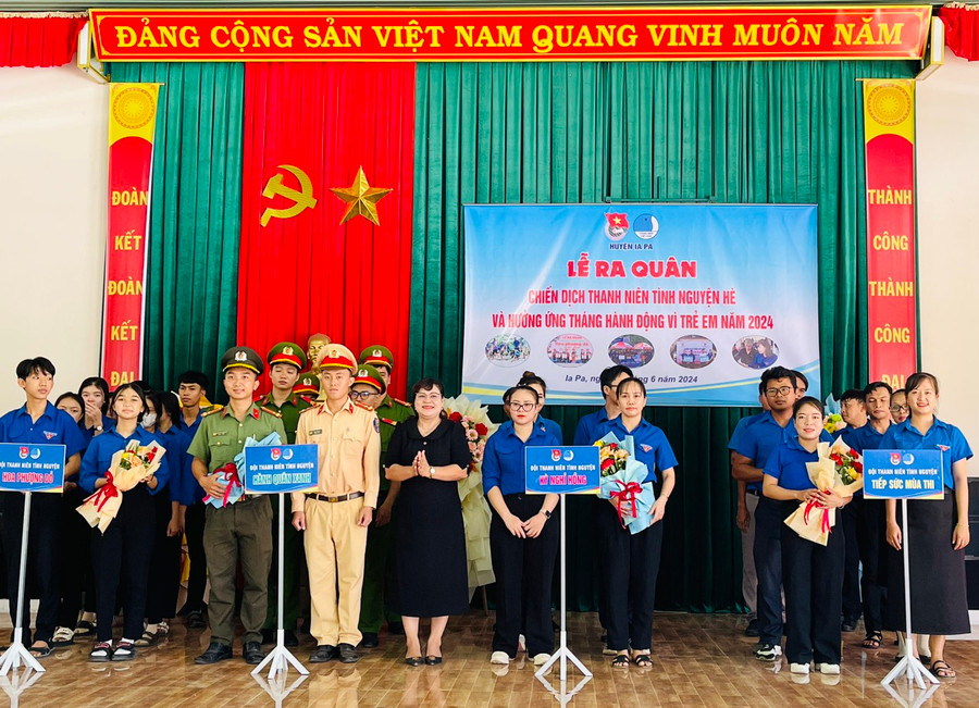 Ra mắt các đội hình tình nguyện hè. Ảnh: Vũ Chi Ra mắt các đội hình tình nguyện hè. Ảnh: Vũ Chi