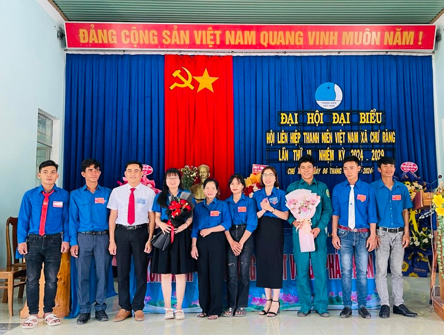 Ủy ban Hội LHTN Việt Nam xã Chư Răng khóa VI, nhiệm kỳ 2024-2029 ra mắt Đại hội. Ảnh: Vũ Chi Ủy ban Hội LHTN Việt Nam xã Chư Răng khóa VI, nhiệm kỳ 2024-2029 ra mắt Đại hội. Ảnh: Vũ Chi