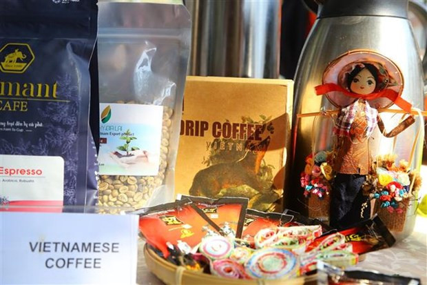 Một số loại cà phê Việt Nam được giới thiệu và quảng bá tại Nam Phi. Ảnh: Hồng Minh/TTXVN