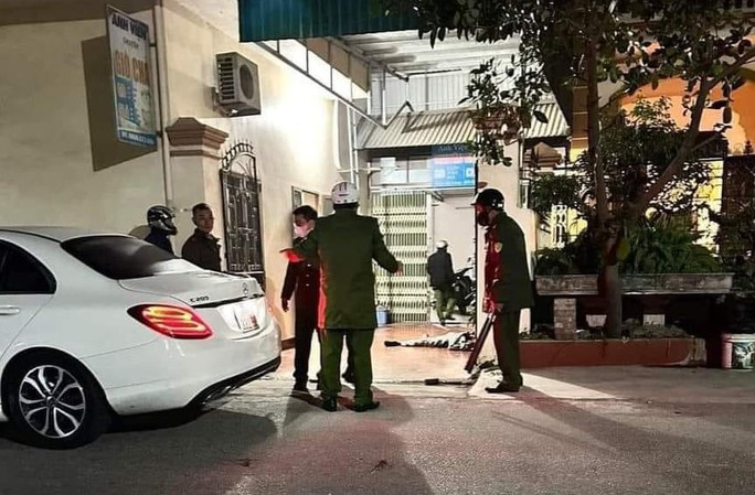 Lực lượng công an khám nghiệm hiện trường vụ án. Ảnh: Facebook Lực lượng công an khám nghiệm hiện trường vụ án. Ảnh: Facebook