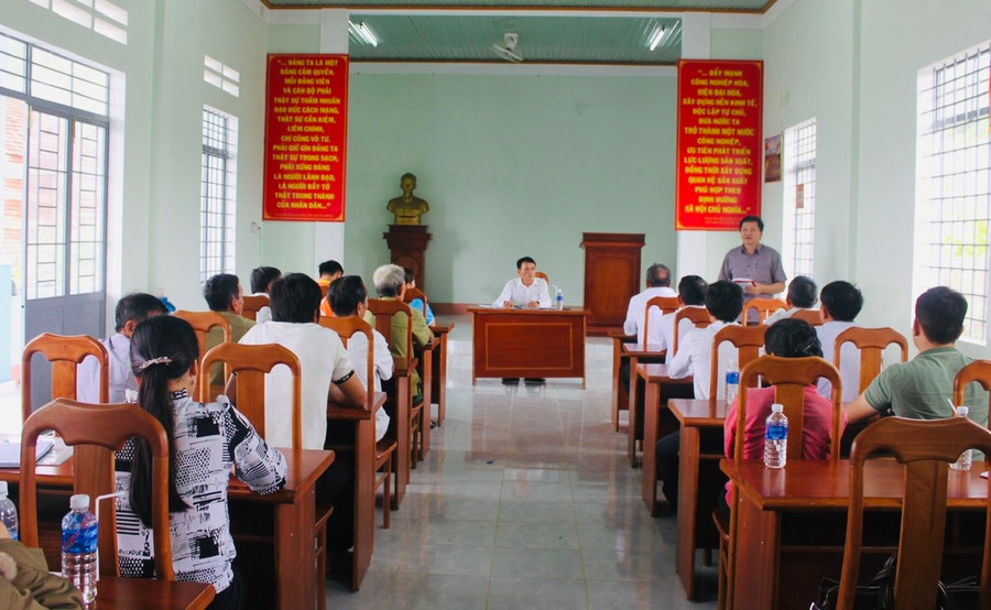 Quang cảnh buổi sinh hoạt Chi bộ thôn Drok, xã Chư A Thai, huyện Phú Thiện. Ảnh: Vũ Chi Quang cảnh buổi sinh hoạt Chi bộ thôn Drok, xã Chư A Thai, huyện Phú Thiện. Ảnh: Vũ Chi