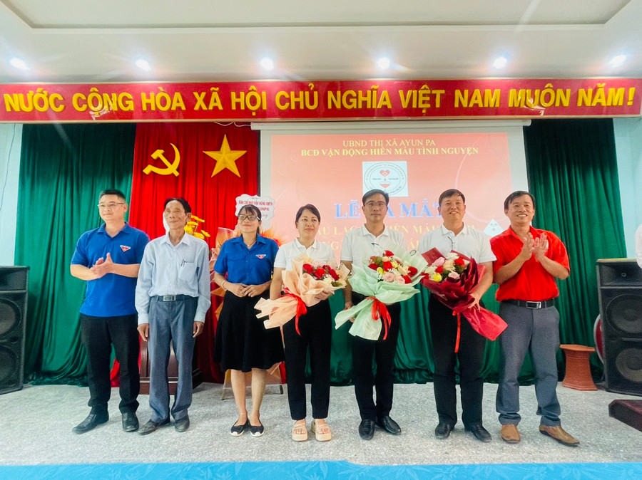 Ra mắt Ban Chủ nhiệm Câu lạc bộ hiến máu dự bị thị xã Ayun Pa. Ảnh: Vũ Chi