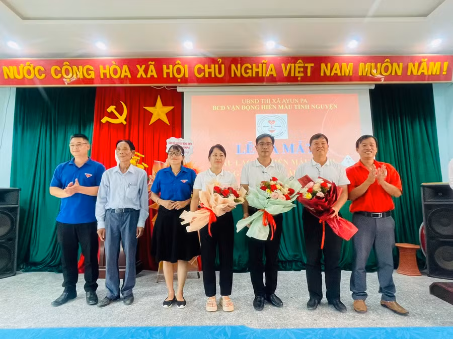 Ra mắt Ban Chủ nhiệm Câu lạc bộ hiến máu dự bị thị xã Ayun Pa. Ảnh: Vũ Chi
