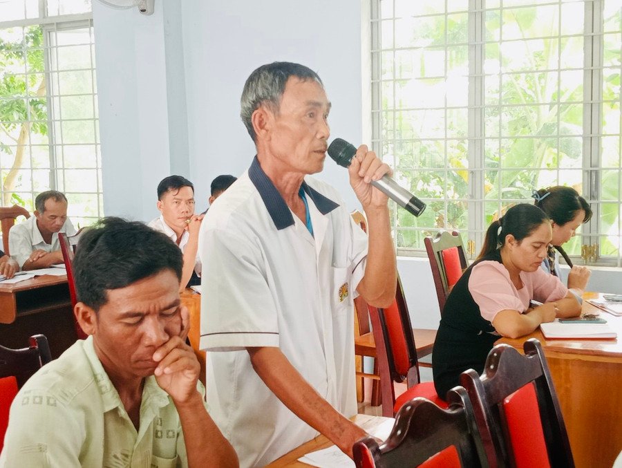 Cử tri xã Uar kiến nghị nhiều vấn đề liên quan đến đất đai. Ảnh: Nguyễn Chi