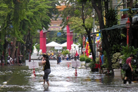 Ngập lụt lớn nhất trong vòng 50 năm qua tại Thái Lan. Ngập lụt lớn nhất trong vòng 50 năm qua tại Thái Lan.