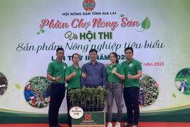 Vợ chồng trẻ khởi nghiệp từ vườn chanh dây giống