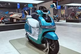 Ấn Độ ra mắt mẫu xe máy điện TVS iQube 2025 giá từ 25,5 triệu đồng, thách thức xe ga xăng tại Việt Nam