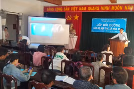 Ông Lương Đình Trọng - Phó Chủ tịch Liên minh HTX tỉnh Gia Lai phát biểu ý kiến chỉ đạo tại Lớp bồi dưỡng nghiệp vụ HTX năm 2025. Ảnh: Hoàng Cư