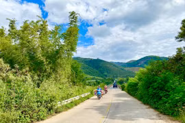 Đường trung tâm huyện đi xã Yang Bắc điều chỉnh giảm 189 triệu đồng từ nguồn tỉnh phân cấp cho huyện đầu tư. Ảnh: Hà Duy