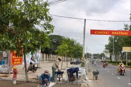 Dự án cải tạo vỉa hè đường Nguyễn Huệ (phường Đoàn Kết, thị xã Ayun Pa) góp phần chỉnh trang đô thị. Ảnh: V.C