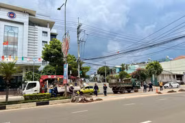 Việc tháo dải phân cách đoạn từ đường Phạm Văn Đồng rẽ lên đường Tô Vĩnh Diện giúp giảm ùn tắc giao thông tại ngã ba Hoa Lư (TP. Pleiku). Ảnh: Hà Duy