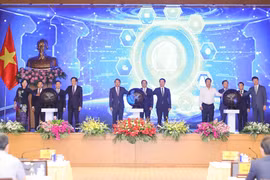 Thủ tướng đề nghị xác định rõ Nhà nước phải làm gì, chính quyền địa phương phải làm, doanh nghiệp phải làm gì, người dân phải làm gì để triển khai các Nghị quyết của Bộ Chính trị, Quốc hội, Chính phủ về phát triển kinh tế tư nhân. Ảnh: VGP