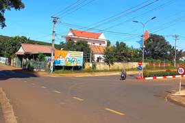 Đoạn giao nhau giữa đường Nguyễn Văn Linh và đường Lý Thái Tổ (thị trấn Chư Ty, huyện Đức Cơ) là địa điểm được huyện quy hoạch thành khu phố ban đêm. Ảnh: Hà Duy