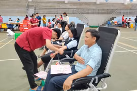 Bà con HMTN tại Nhà Thi đấu đa năng huyện Đức Cơ, tỉnh Gia Lai. * Ảnh: Hoàng Cư