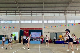 Sôi nổi giải bóng chuyền hơi nữ chào mừng 8-3 tại xã Kon Gang