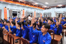 Hơn 300 đoàn viên tham gia chương trình Cử tri trẻ với Ngày hội non sông 