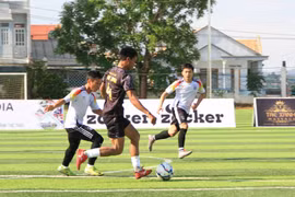 Khai mạc giải bóng đá S7 tranh cúp ngành dịch vụ và giải trí 2025 