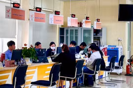 Cá nhân, tổ chức nộp hồ sơ trực tuyến thông qua Cổng dịch vụ công của tỉnh, hoặc trực tiếp tại Trung tâm phục vụ hành chính công (quầy Sở KH-ĐT). Ảnh: Hà Duy